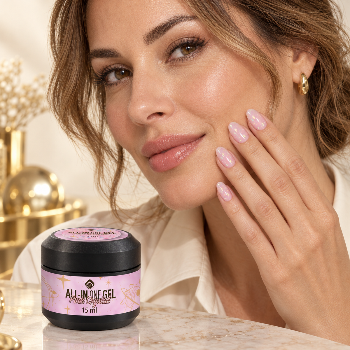 Portret met manicure — All in One Gel Pink Crystal