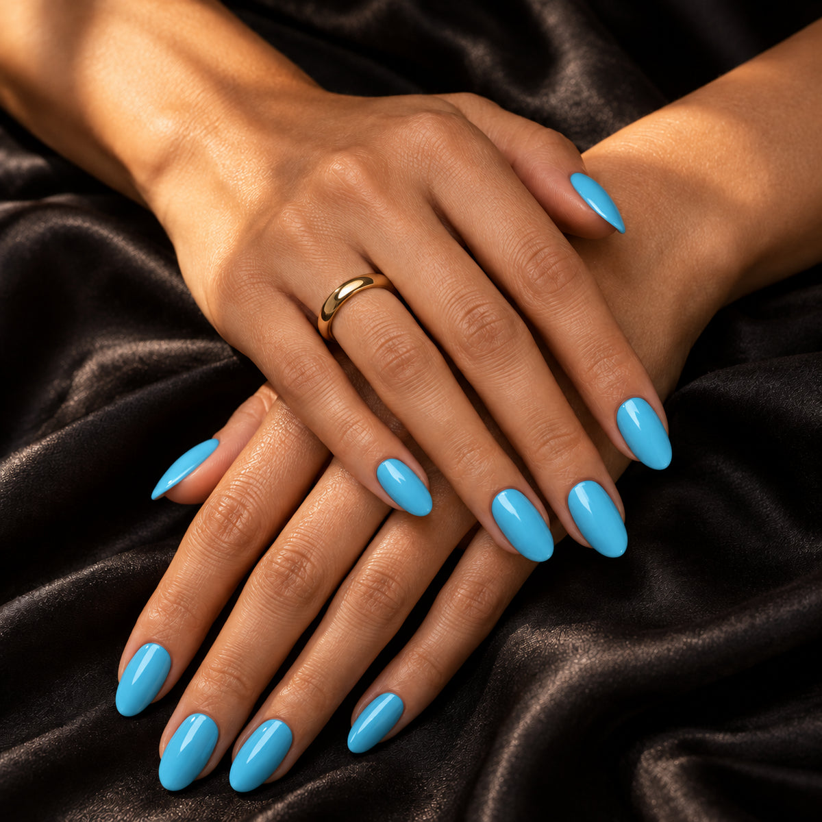 Handen op zijde — DIVA Gellak Aqua Pop 10 ml