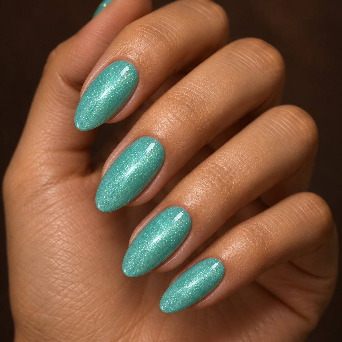 Nagels van dichtbij — DIVA Gellak Emerald Flash 10 ml