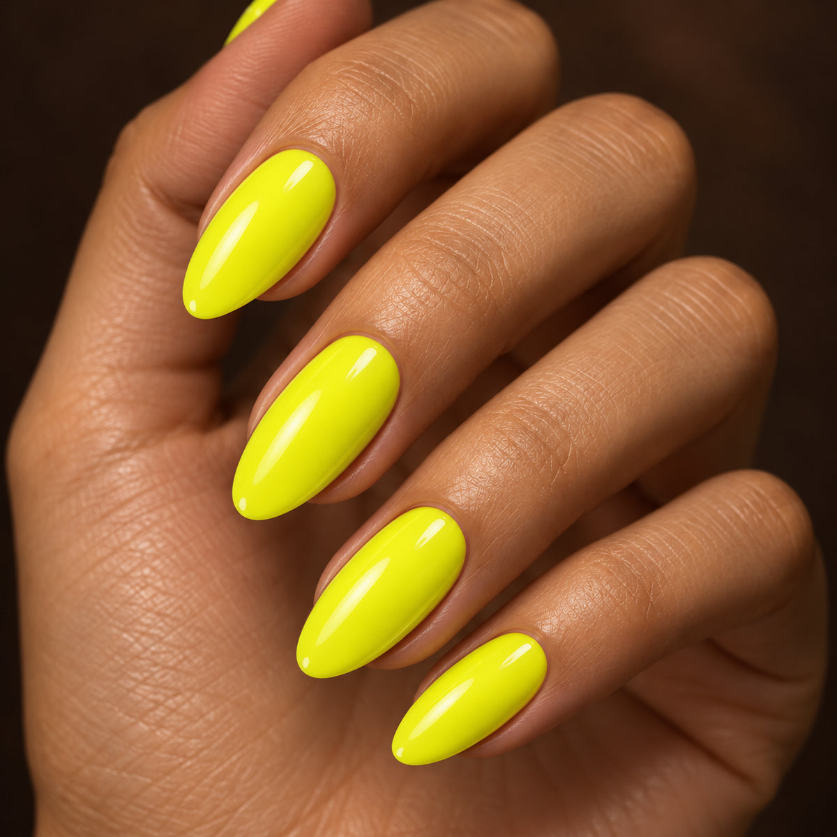 Nagels van dichtbij — DIVA Gellak Neon Yellow Bird 10 ml