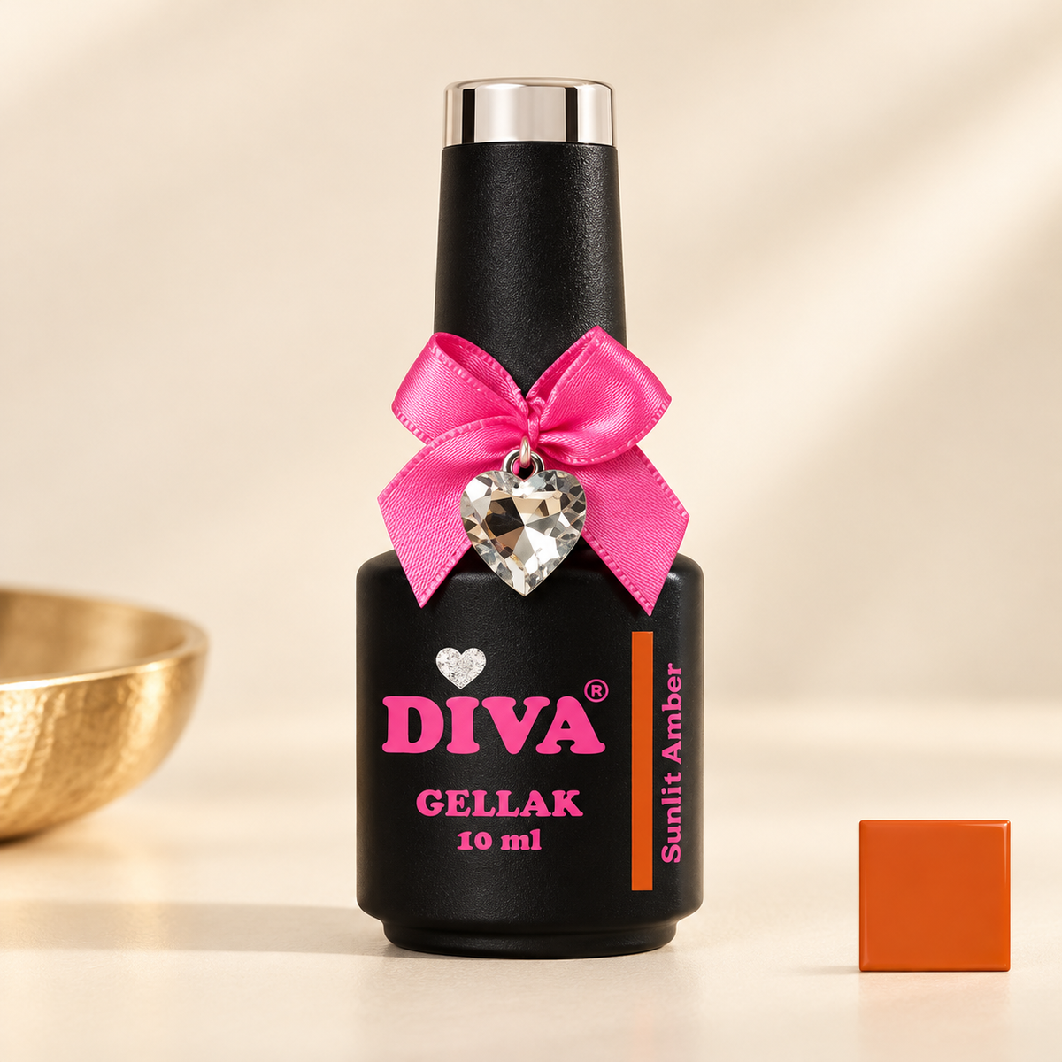 Productfoto met kleurstaal — DIVA Gellak Sunlit Amber 10 ml