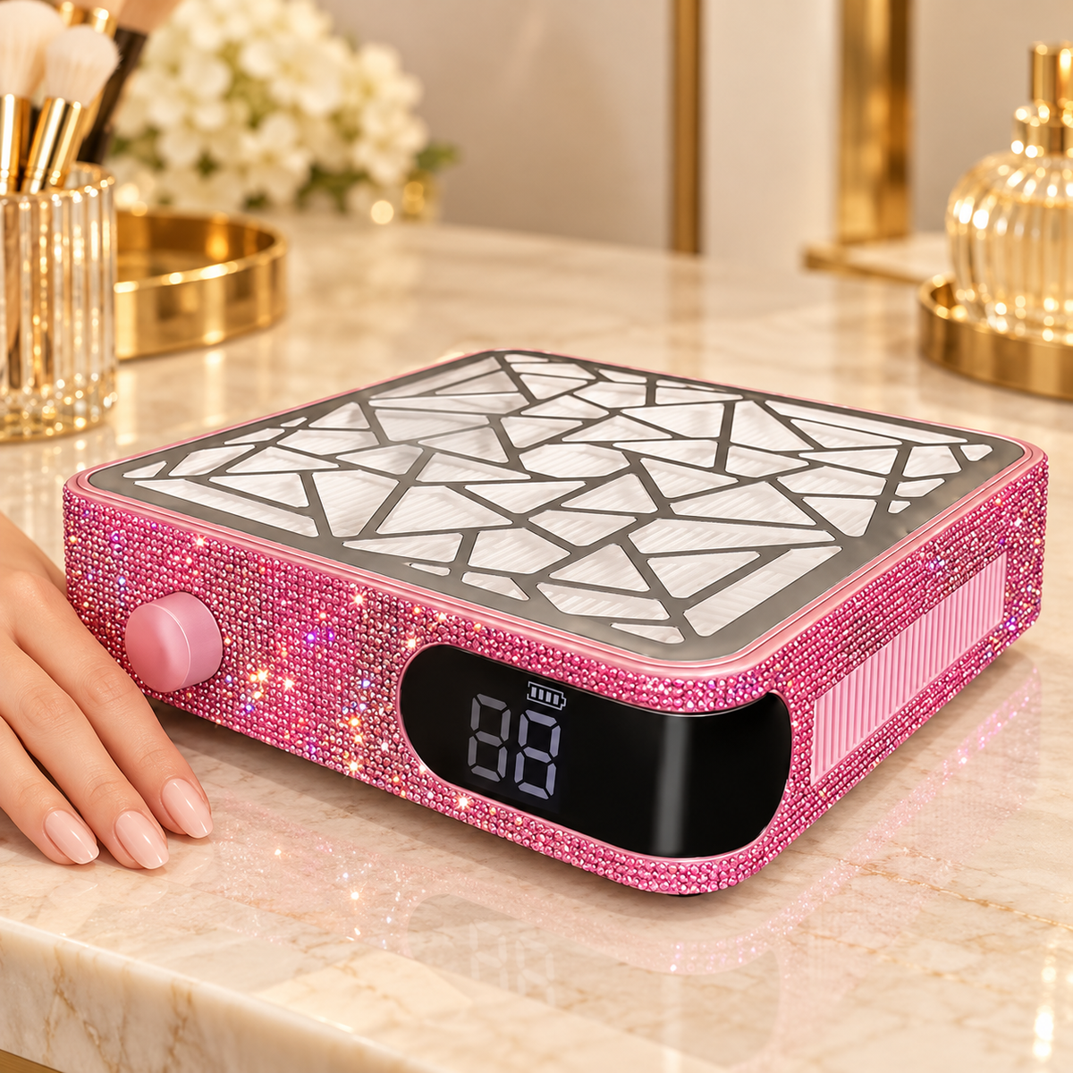 Sfeerbeeld met manicure — Diva's Speed Nail Dust Collector Pink Rhinestones