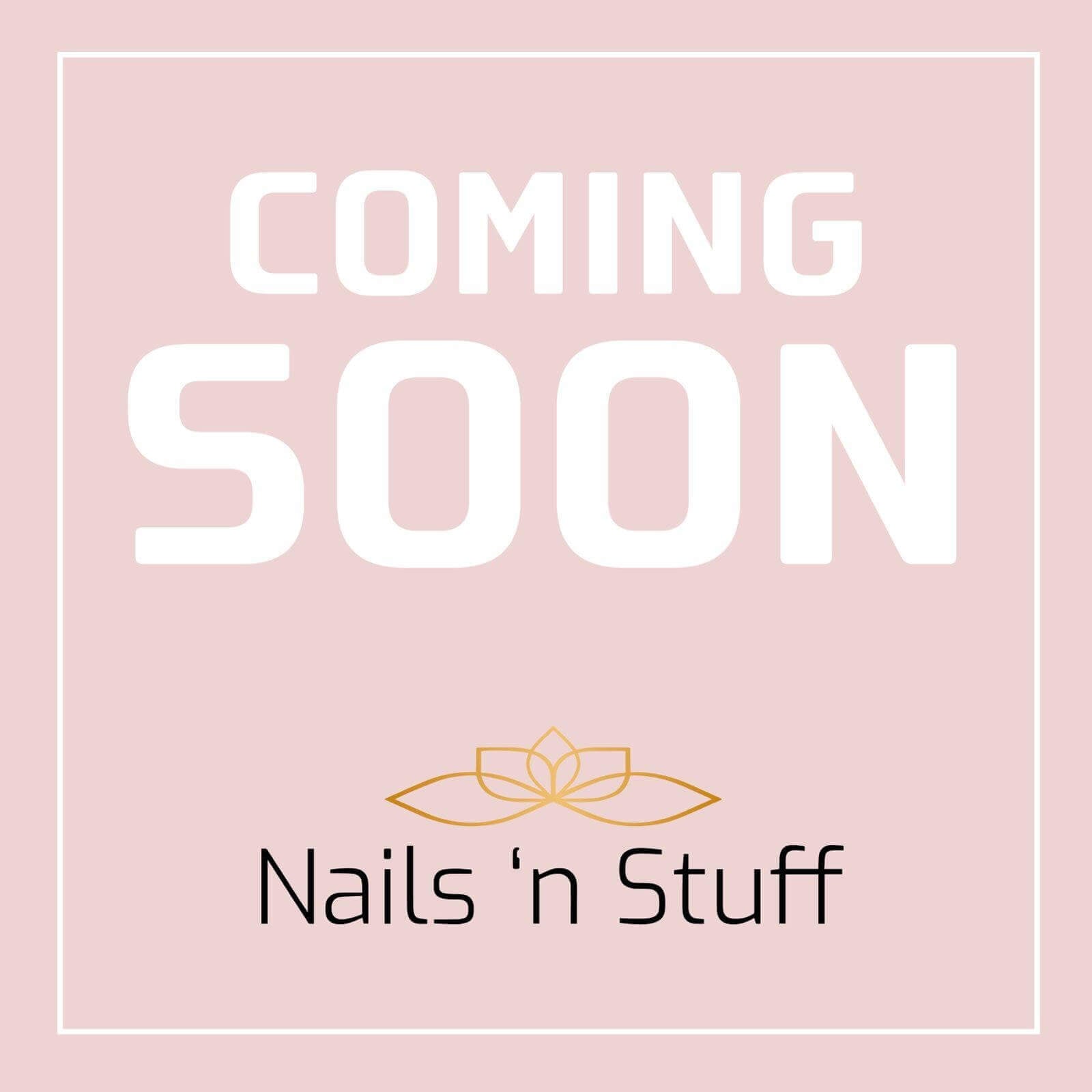 Nails 'n Stuff COMING SOON – roze met gouden lotuslogo