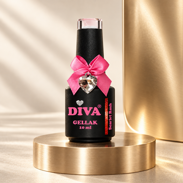DIVA Scarlet Rush op een gouden podium