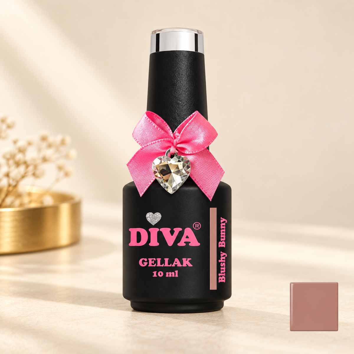 Productfoto met kleurstaal — DIVA Gellak Blushy Bunny 10 ml