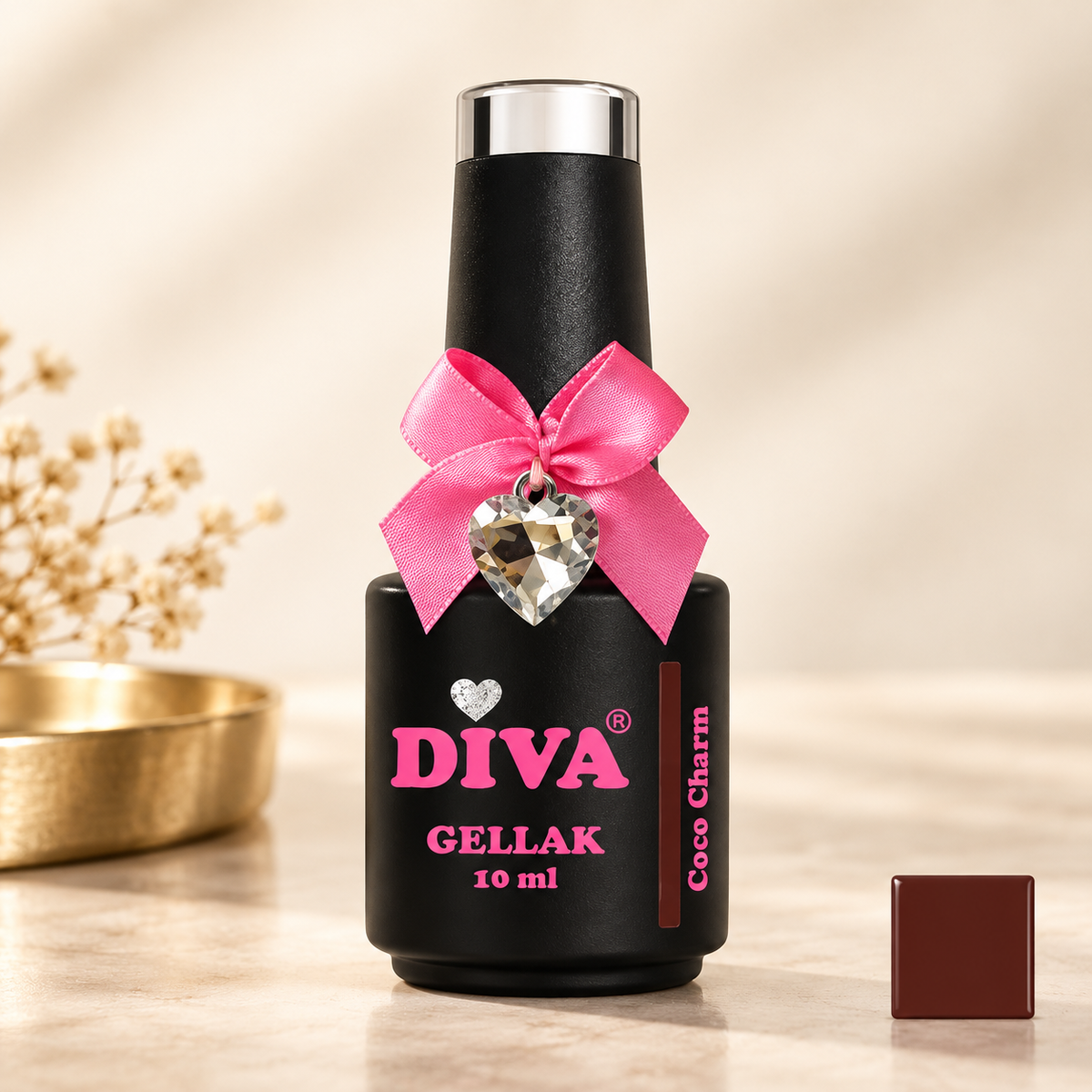 Productfoto met kleurstaal — DIVA Gellak Coco Charm 10 ml