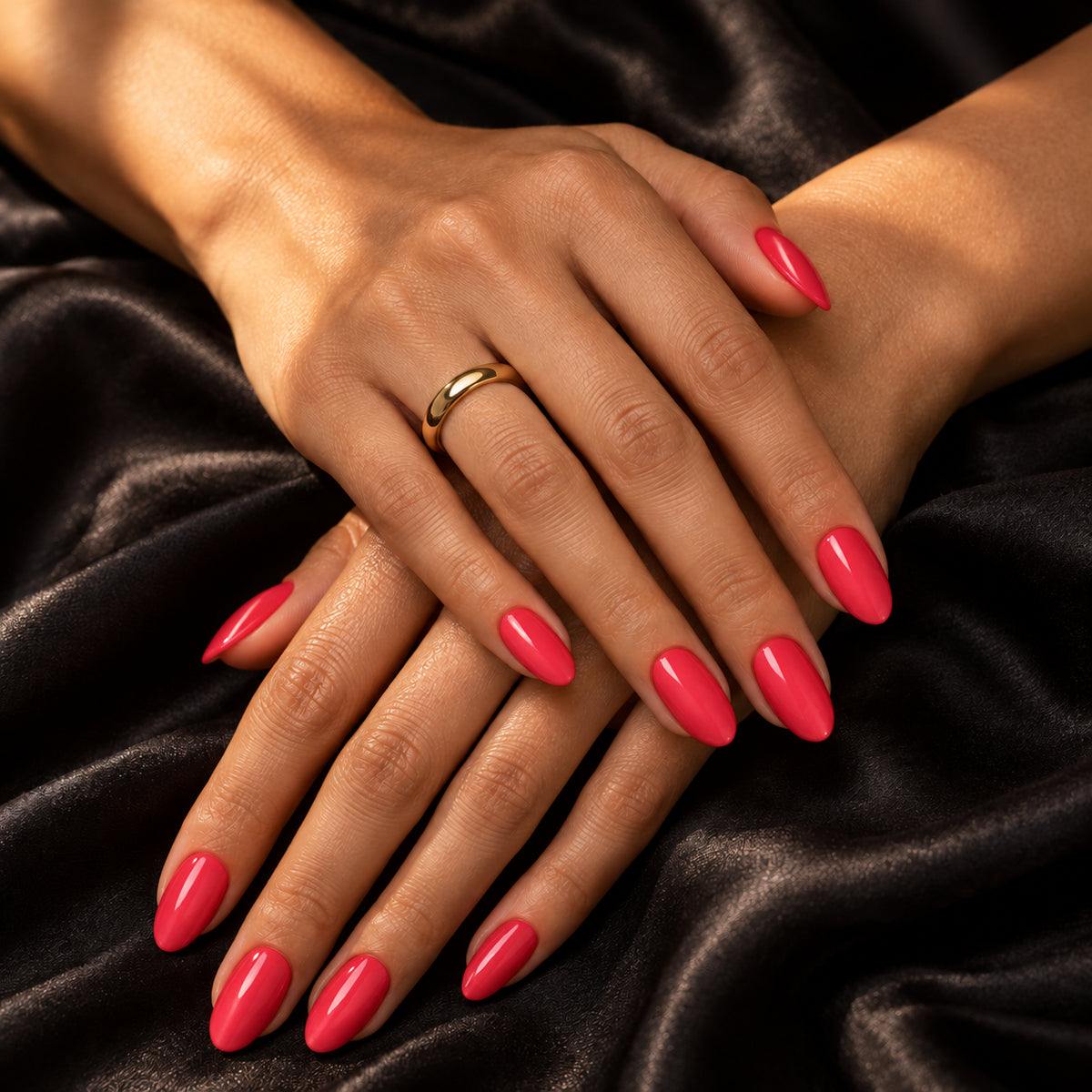 Handen op zijde — DIVA Gellak Coral Rouge 10 ml #