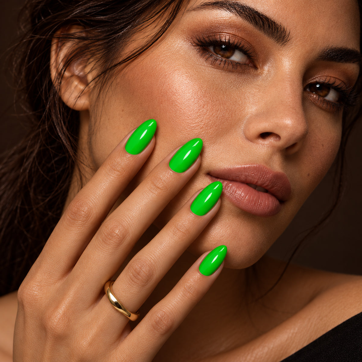 Nagels bij het gezicht — DIVA Gellak Neon Green Grace 10 ml