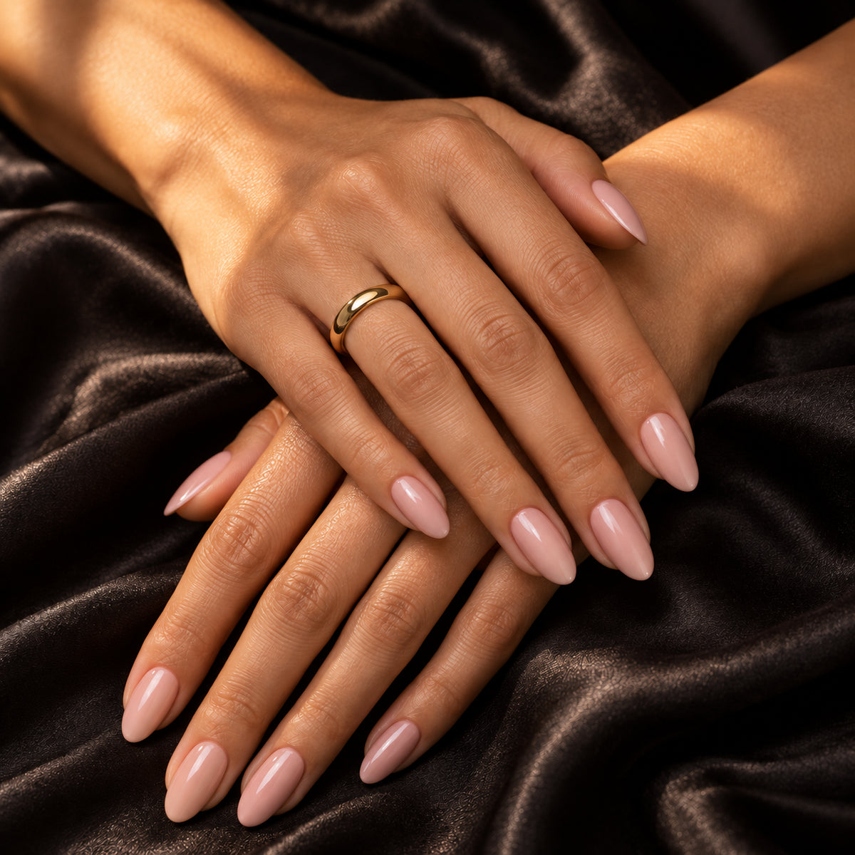 Handen op zijde — DIVA One Coat Gellak Cloudy Ballet 6 ml