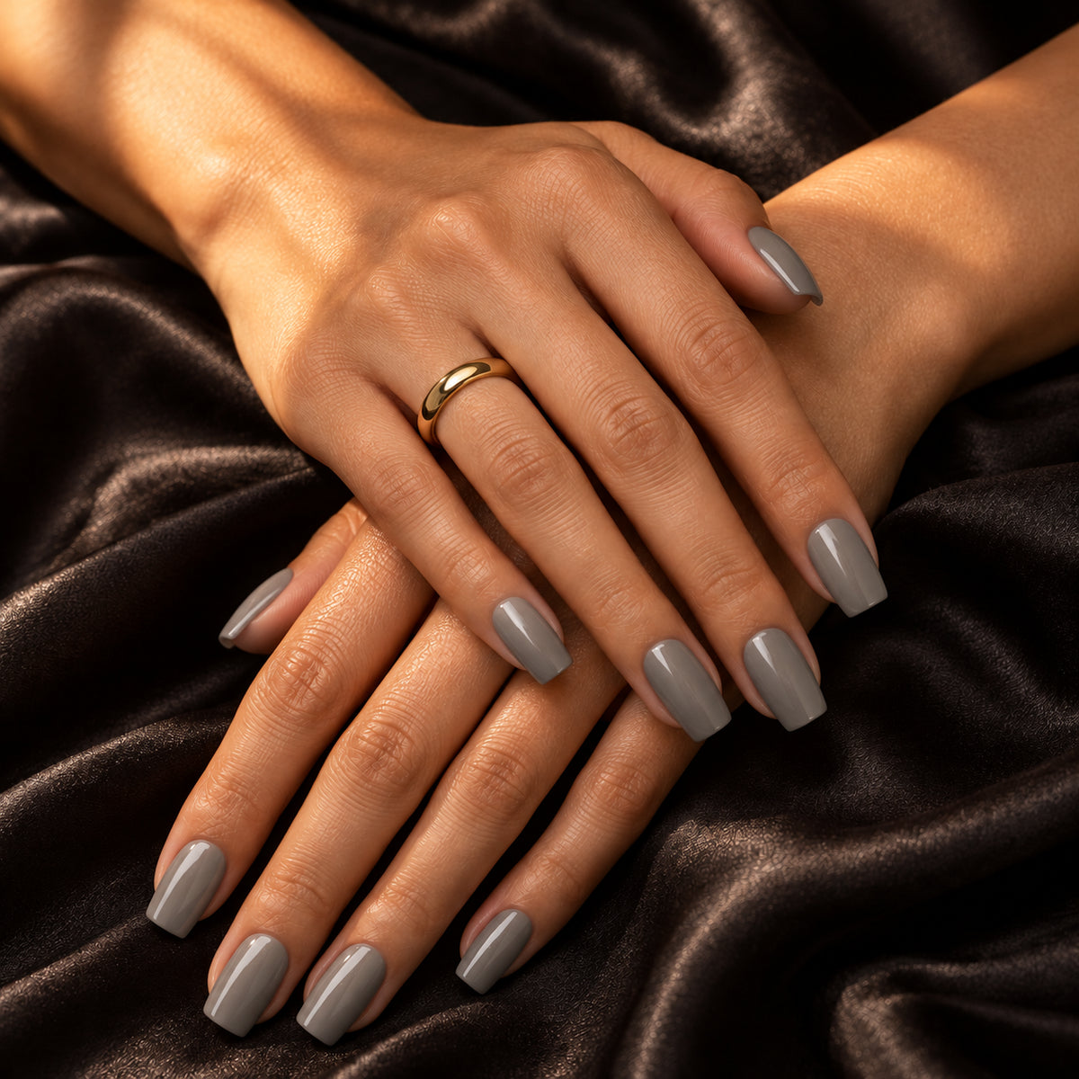 Handen op zijde — Gelpolish Grey 5